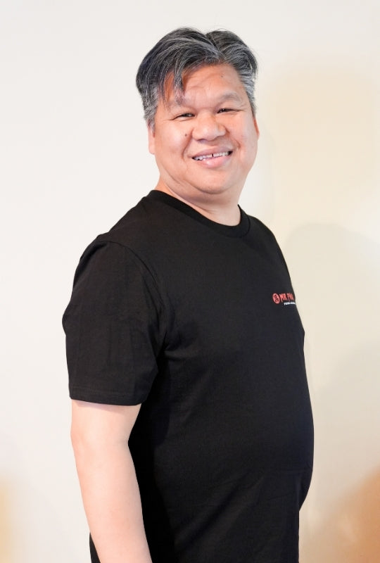 Original Mr. Phung T-Shirt – Schwarz mit Rundlogo (Backprint)