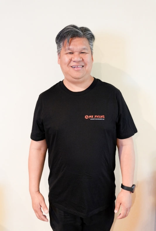 Original Mr. Phung T-Shirt – Schwarz mit Rundlogo (Backprint)